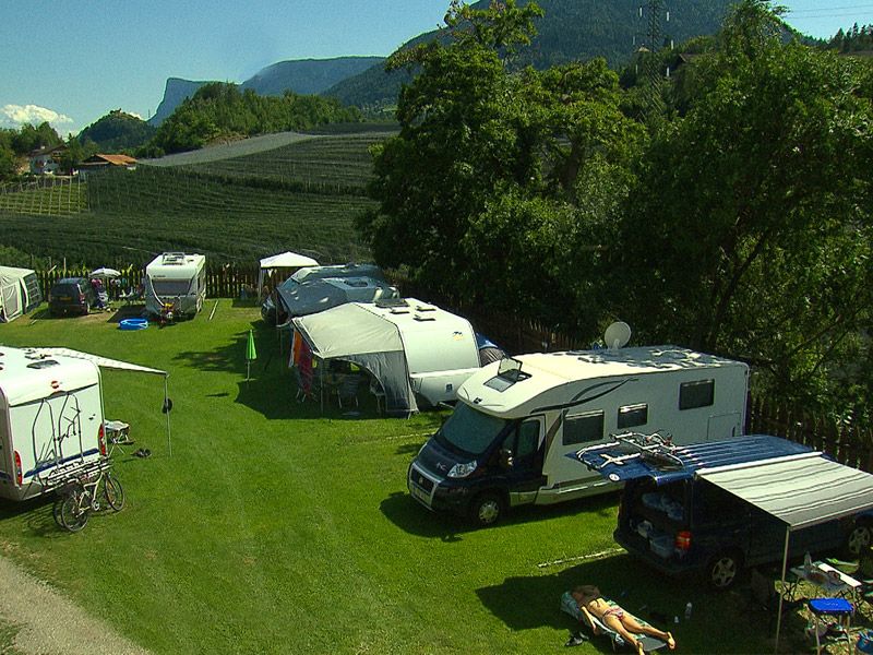 Camping met staanplaatsen voor campers