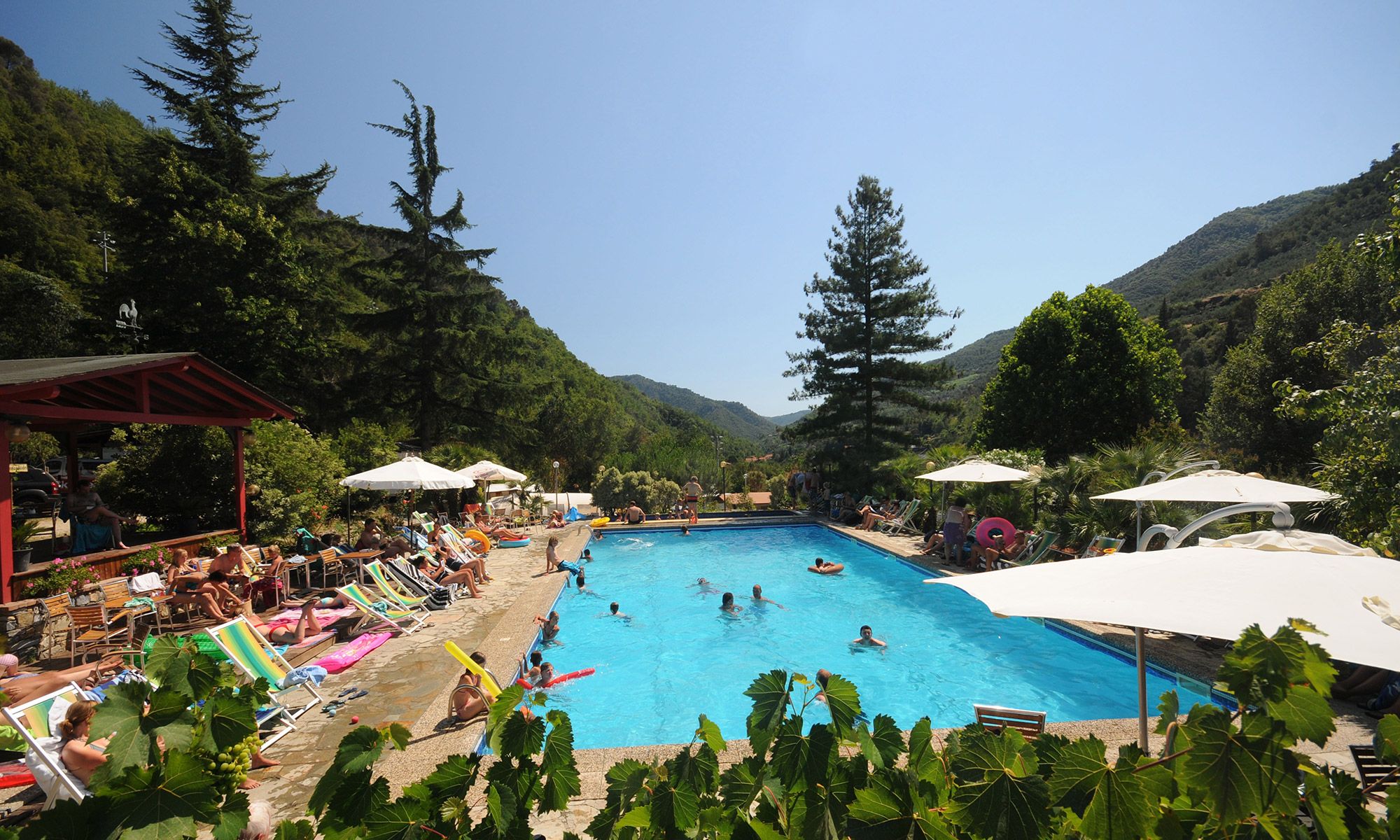 Village met zwembad in Ligurië