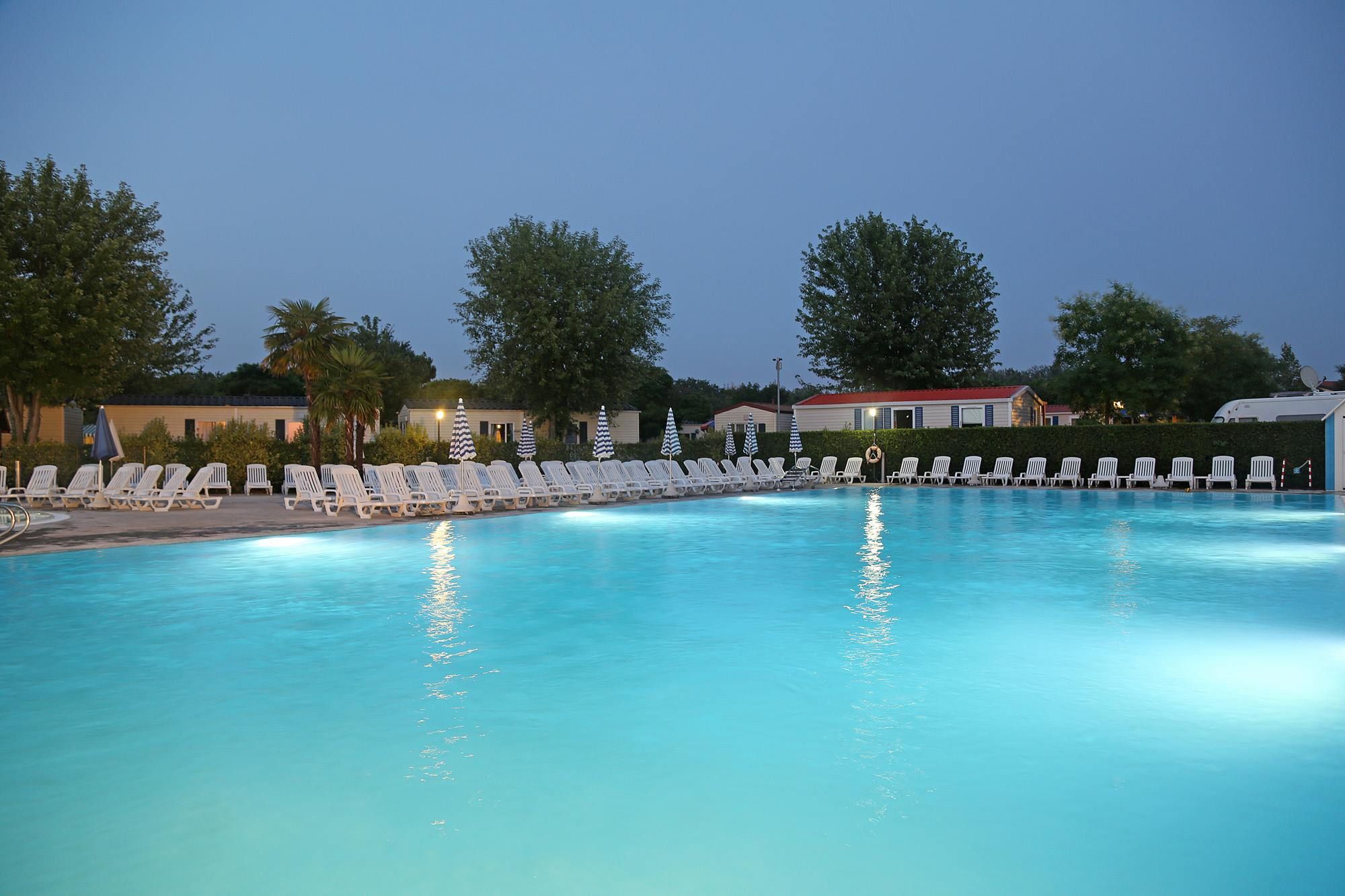 Camping Village met zwembad in Peschiera del Garda, Verona